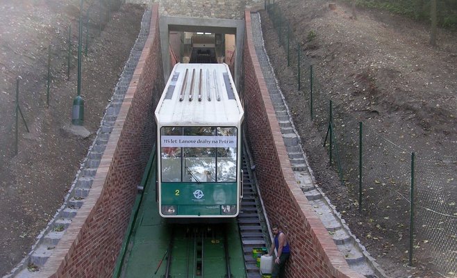 Канатную дорогу на Петршин закроют на плановый ремонт