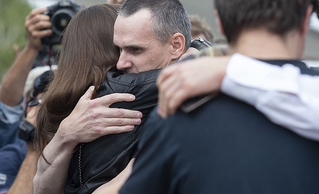 Украинский режиссер Олег Сенцов посетил Прагу, где выступил на фестивале «Один мир»