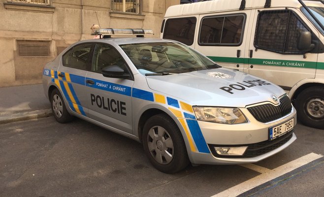 Пьяный чех кричал, что заражен коронавирусом, чтобы напугать детей