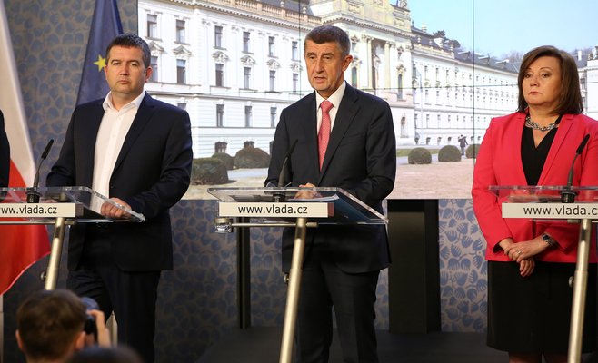 В Чехии введено чрезвычайное положение! Ограничивают рестораны, спортзалы и многое другое, введен запрет на мероприятия больше 30 чел.