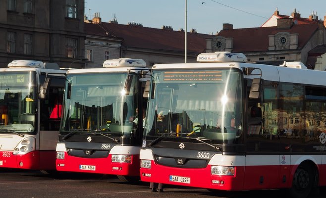 Пражан просят не заходить в автобус через передние двери