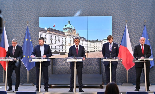 Из-за коронавируса Чехия закрывает все рестораны и магазины