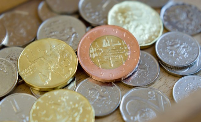 Чешская крона слабеет: курс упал до отметки 5-летней давности