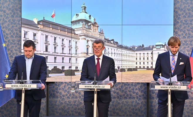 В Чехии продлен карантин до 1 апреля. С 8 до 10 в магазин ходят люди старше 65 лет