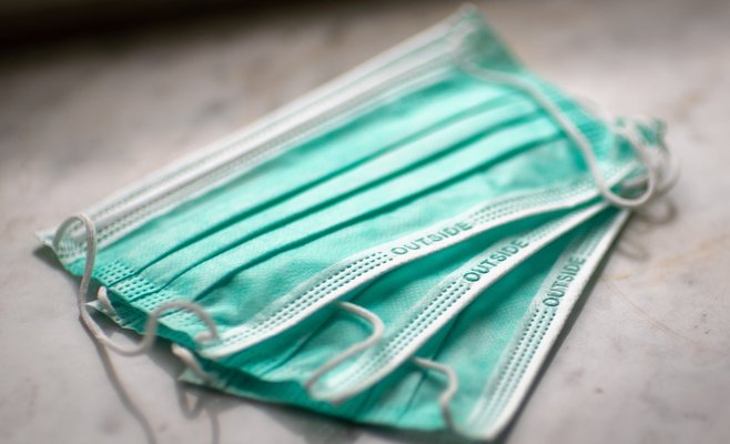 В Чехии появились автоматы по продаже масок. Цена маски = 50 крон