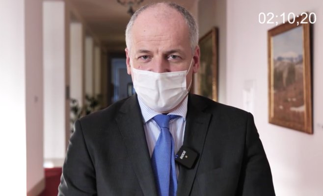 Чехов призвали носить обычные медицинские маски, а не респираторы