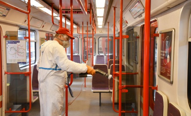 Фото: дезинфекция пражского транспорта во время COVID-19