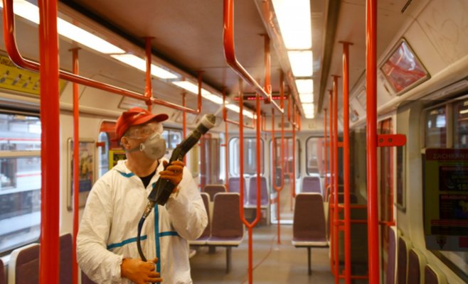 Фото: дезинфекция пражского транспорта во время COVID-19