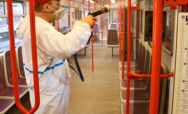 Фото: дезинфекция пражского транспорта во время COVID-19