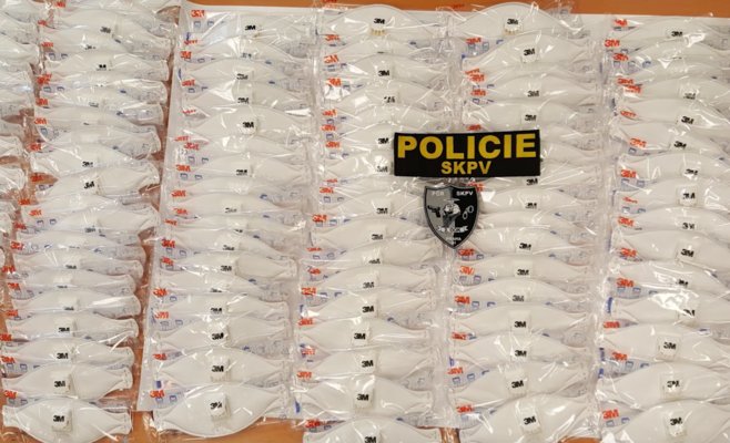 Видео: В Праге задержали спекулянтов с сотнями масок высшего класса