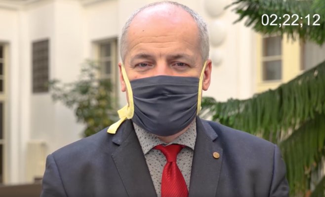 Эпидемиолог Примула изменил свою позицию и заявил, что лучший способ справиться с коронавирсум – переболеть им