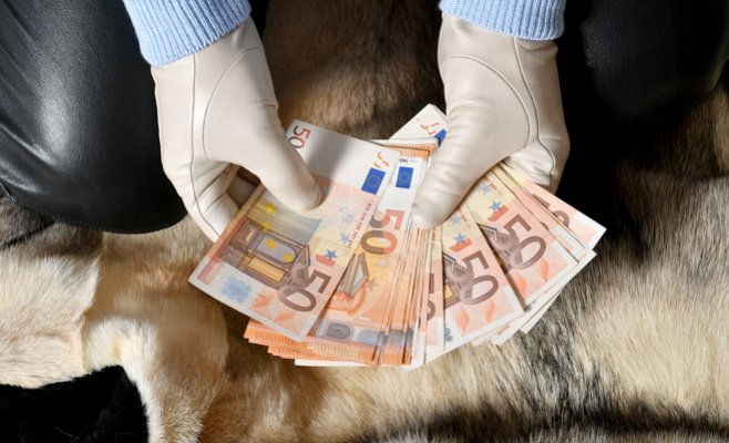 В Швейцарии произошло первое ограбление за время пандемии коронавируса, его совершил чех в респираторе