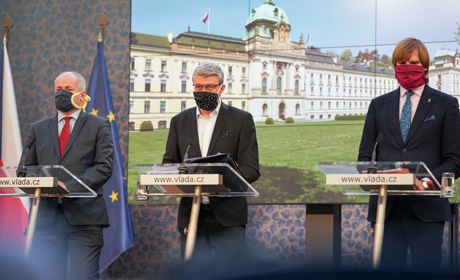 ЧП в Чехии до 30 апреля. Правительство анонсировало открытие административных учреждений и магазинов, изменило правила ношения масок