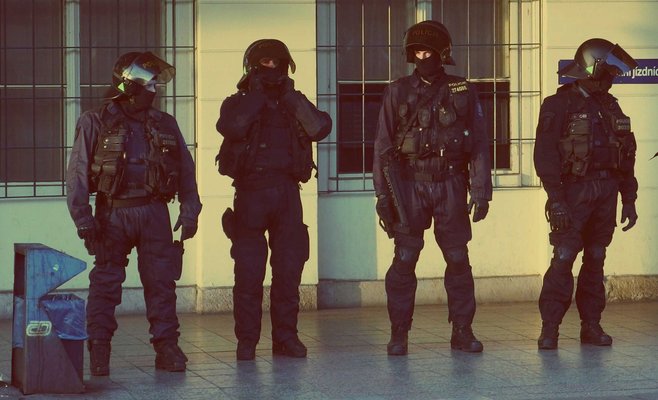 Неизвестный в Праге угрожает взорвать железнодорожный вокзал. Обновлено