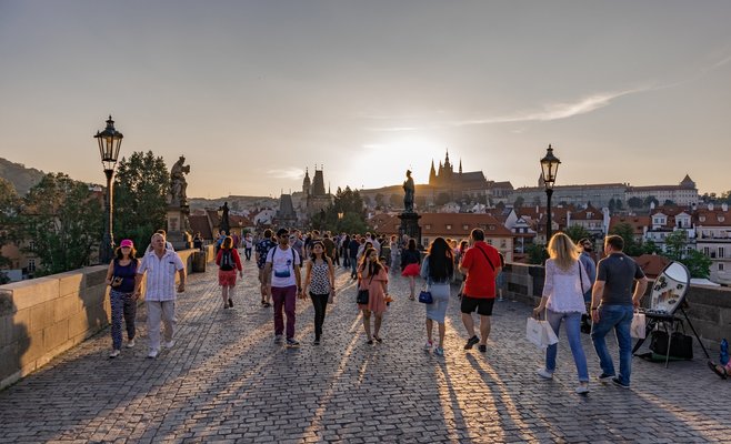 Стало известно, когда чехам разрешат ходить без масок и когда откроются рестораны