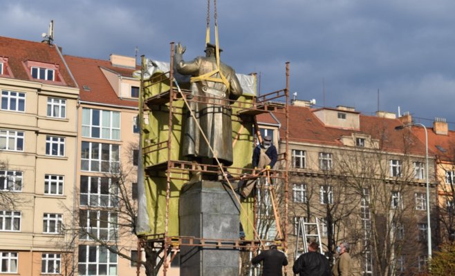 Президент Чехии считает «глупым» снос памятника Коневу. В ответ его назвали «агентом Путина»