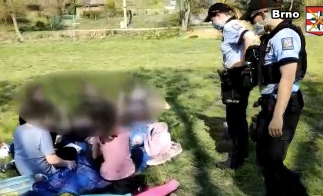 Жители Чехии стали в 2 раза больше нарушать карантинные меры