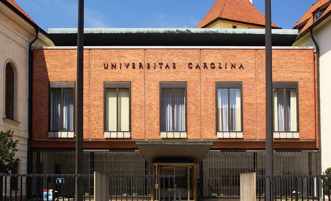 Доктора Карлова университета призывают властей ослабить введенные в стране меры из-за коронавируса