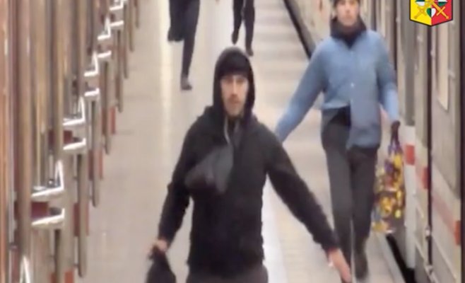 Разыскивается четверо парней, нарисовавших граффити на поезде в метро