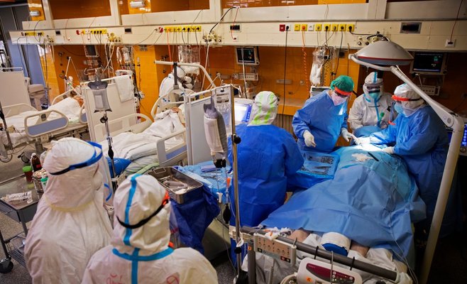 Фото: как проходит лечение больных коронавирусом в Праге