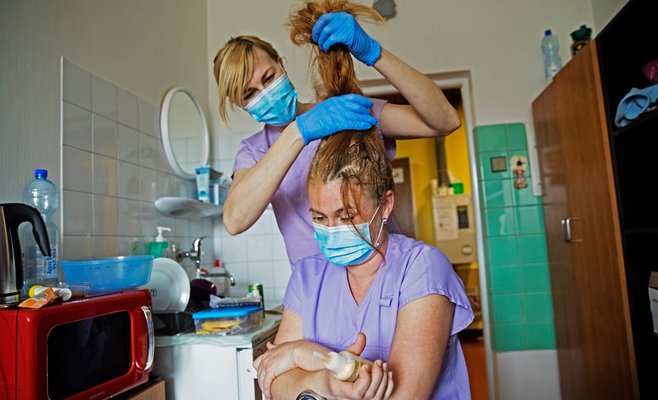 Фото: как проходит лечение больных коронавирусом в Праге