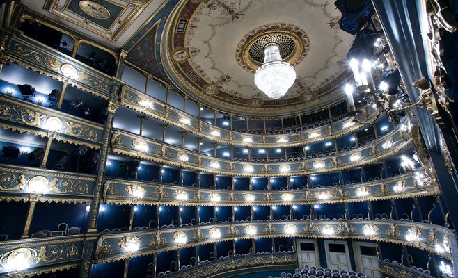 Из-за ограничений в 100 зрителей пражские театры не откроются 11 мая