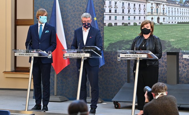 Итоги заседания правительства: помощь малым фирмам, EET отложено, международное сообщение с 11 мая