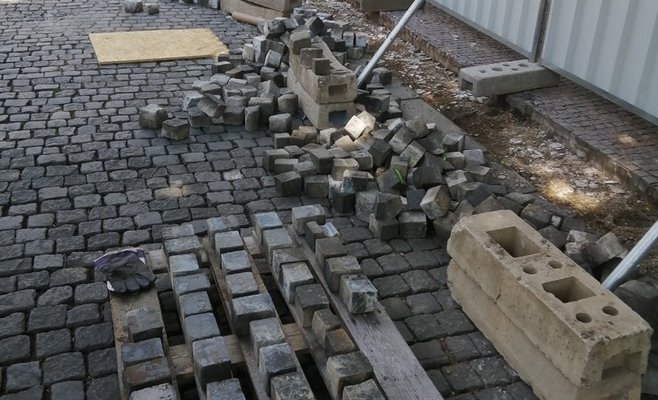 Брусчатка на Вацлаваке была частично выполнена из еврейских надгробий