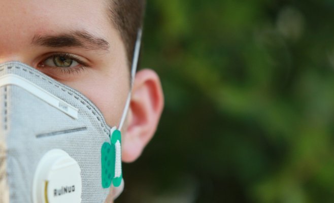 Шмуцлер заявил об отмене постановления о ношении масок, но его слова опроверг глава МВД