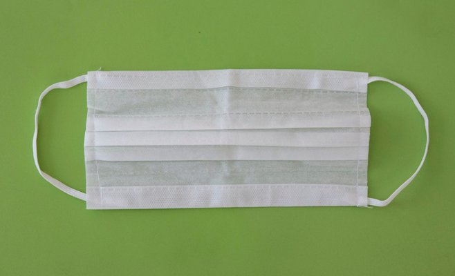 Маски будут и после окончания ЧП, возможно, до конца июня, заявил глава минздрава