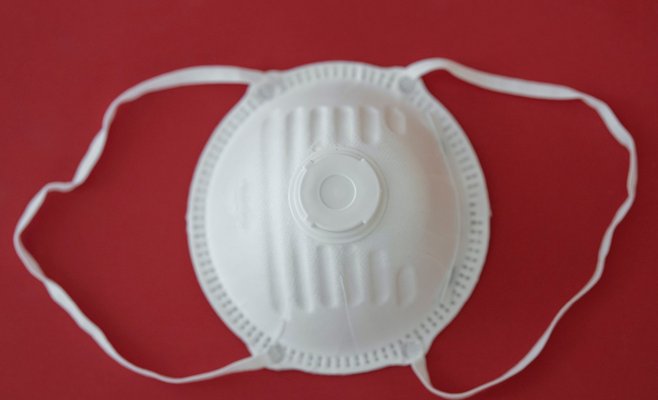 Кому в Чехии разрешено не носить маски и когда можно будет гулять без них?