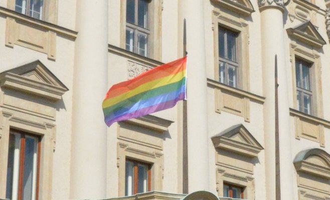 МИД Чехии вывесил радужный флаг