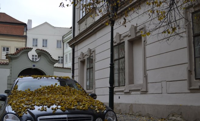 Прага избавится от брошенных на улице автомобилей