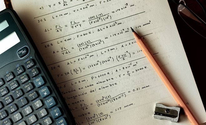 Правительство отменило обязательный школьный экзамен по математике с 2021 года