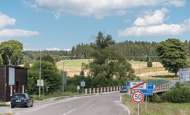 Полиция вернула сотни людей с польской границы. Они забыли о карантине