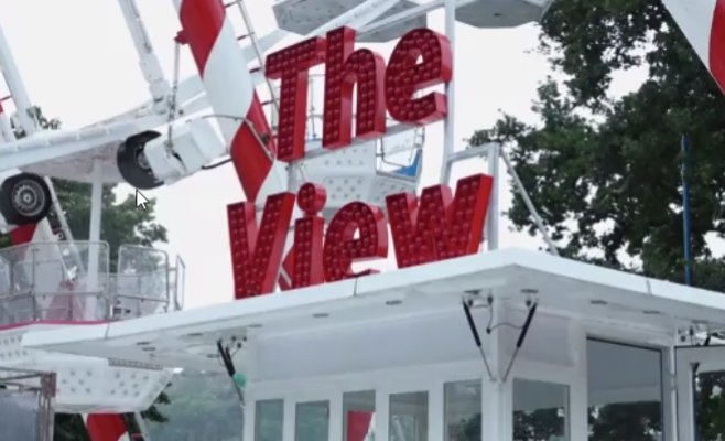 В Праге установили колесо обозрения, однако властям об этом ничего неизвестно