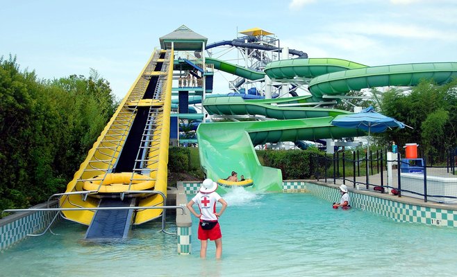 Краткий обзор: сколько стоит отдохнуть в чешских бассейнах и аквапарках