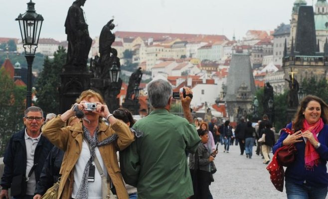 В Чехию постепенно возвращаются иностранные туристы