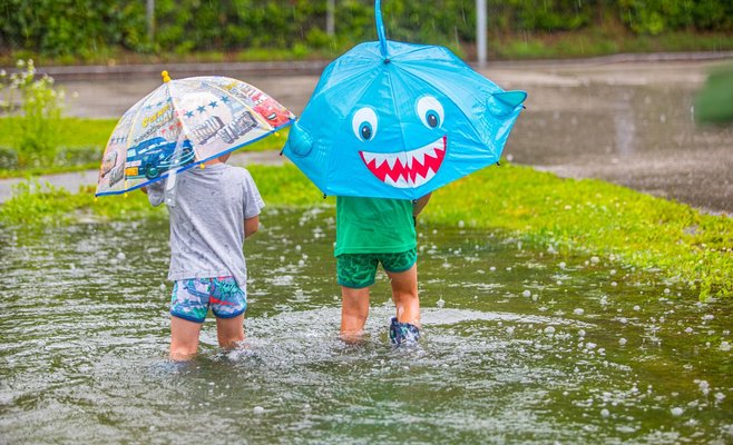 Пятничные грозы могут превратиться в постоянные дожди. Метеорологи предупреждают об угрозе наводнения