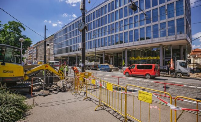 На Карловой площади в Праге начались ремонтные работы