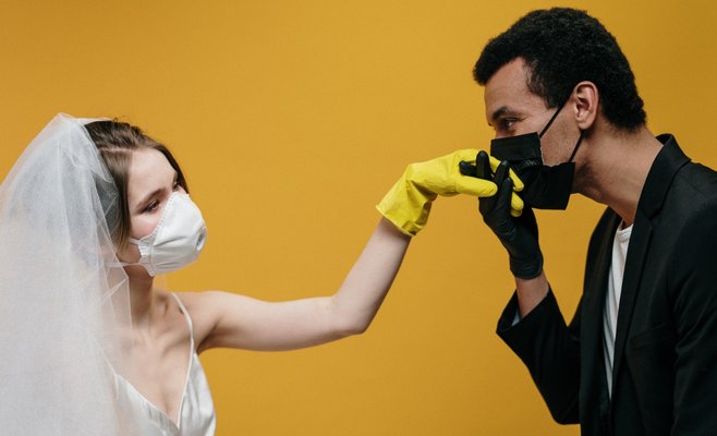 С субботы маски опять станут обязательными для массовых мероприятий, проходящих в помещениях