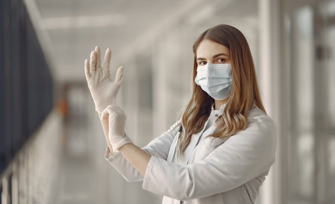 С понедельника в Праге будут действовать более строгие правила ношения масок