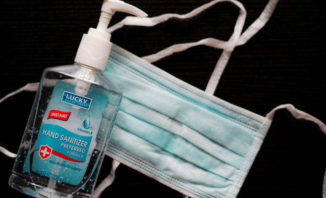 Чехи снова скупают маски и дезинфицирующие средства