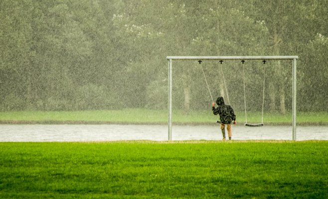 Прогноз погоды: начало недели будет дождливым, а в выходные вернется тропическая жара