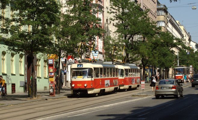 Из-за коммунальной аварии трамваи на улицу Йечна вернутся не раньше субботы