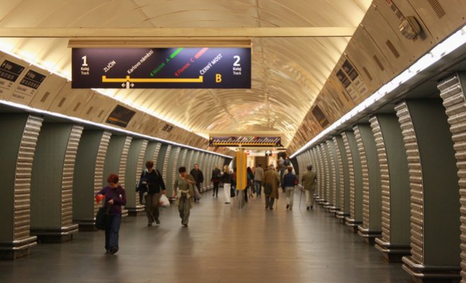 На строительство лифтов на Карловой площади уйдет еще год