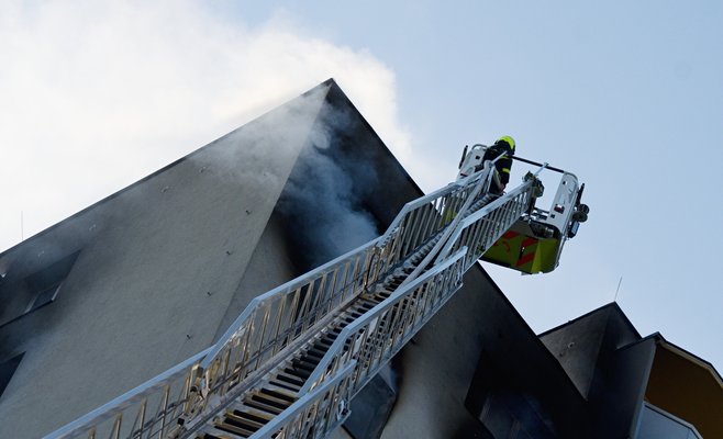 В результате пожара в многоквартирном доме в Богумине погибли 11 человек