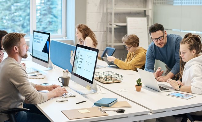 Правительство одобрило продление программы поддержки сотрудников до конца октября