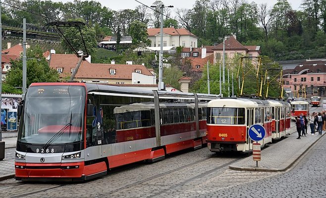 Общественный транспорт Праги снова закрывает передние двери