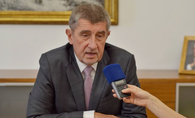 Бабиш обратился к чехам и признал смягчение мер ошибкой